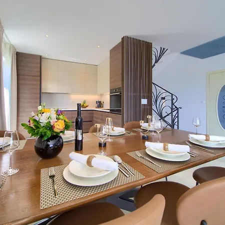 Allegra فيلة Garica