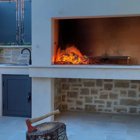 فيلة Allegra Garica