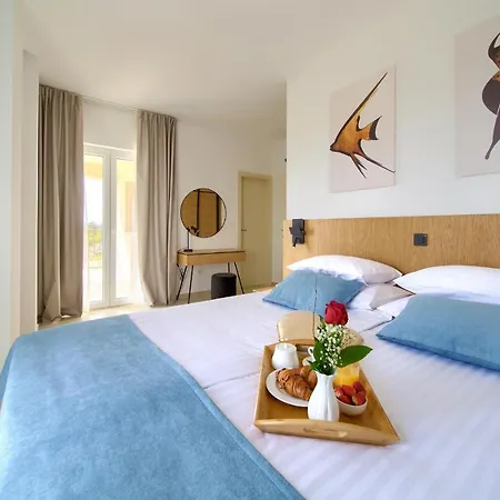 فيلة Allegra Garica