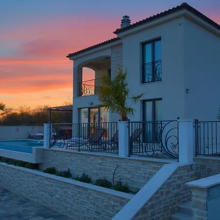 Allegra Villa *