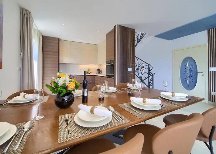 Allegra Villa Garica